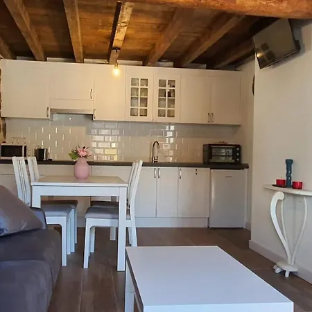 Casas Del Castillo, 1 *